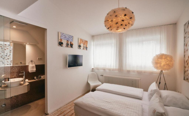 18Arts Hotel- Living in a Gallery!