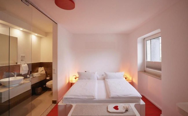 18Arts Hotel- Living in a Gallery!
