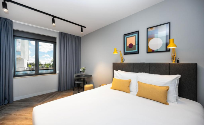 Staycity Aparthotels Paris La Defense