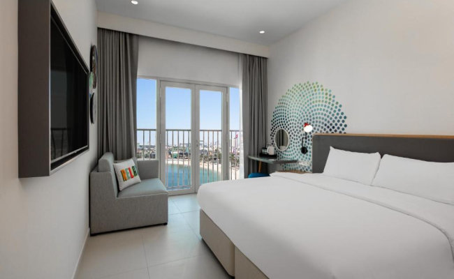 Rove La Mer Beach