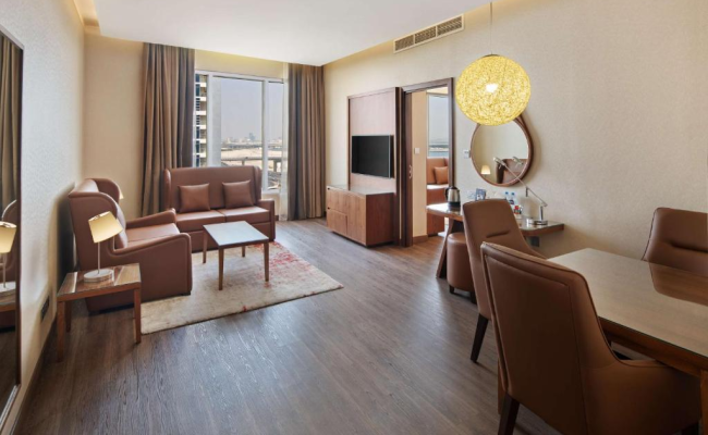 Radisson Blu Hotel, Dubai Canal View