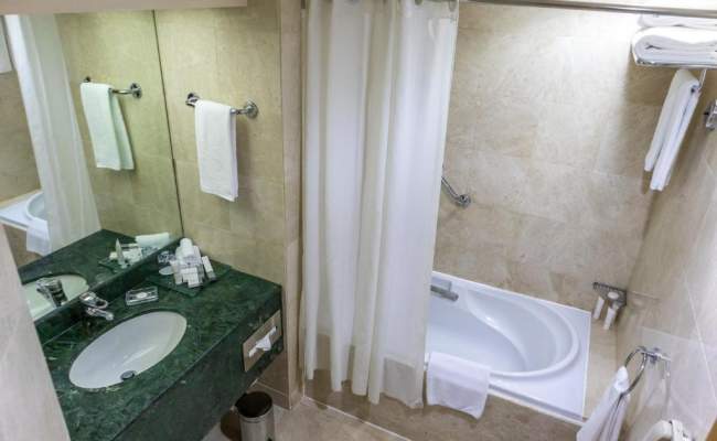 Crowne Plaza Abu Dhabi