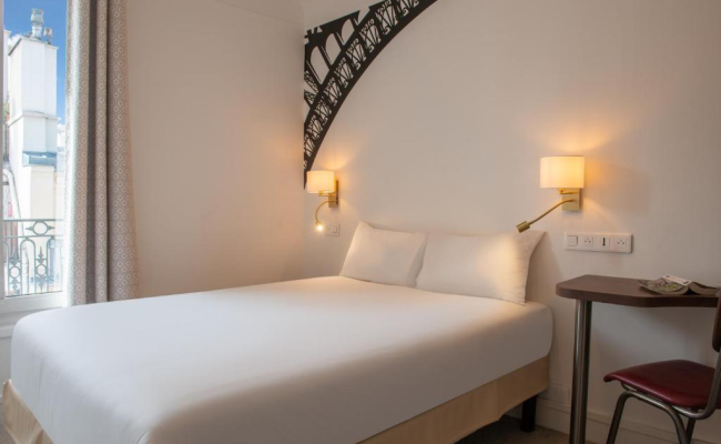 Au Pacific Hotel