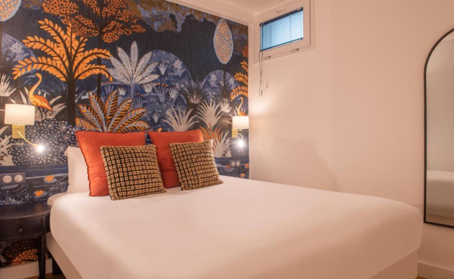 Au Pacific Hotel