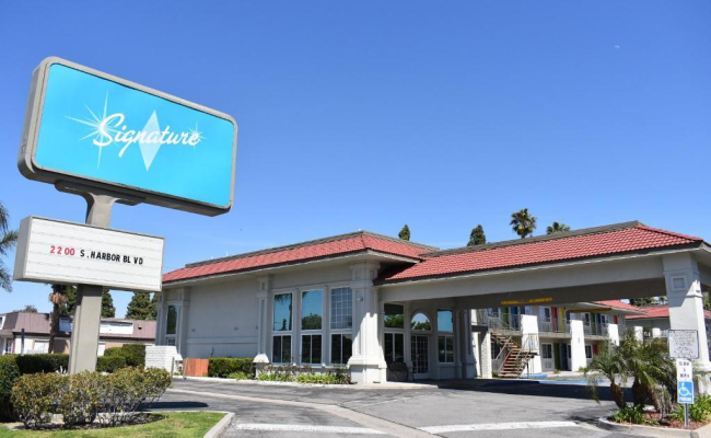 Signature Anaheim Maingate