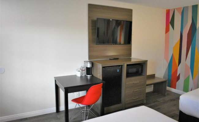 Signature Anaheim Maingate