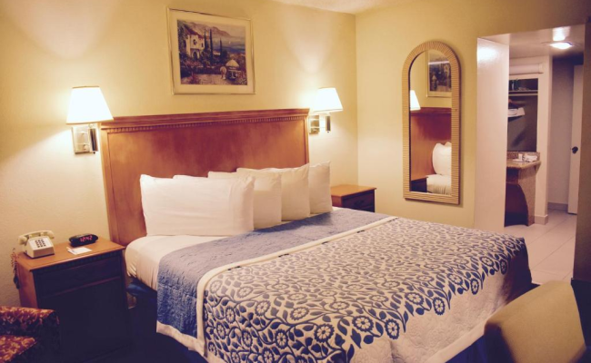 Days Inn by Wyndham Anaheim Near the Park