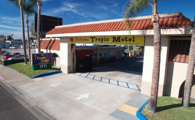 Tropic Lodge