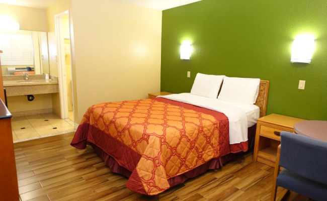 Tropic Lodge