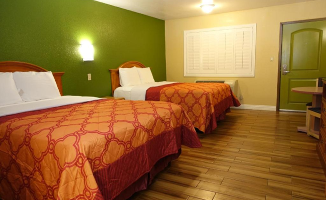 Tropic Lodge