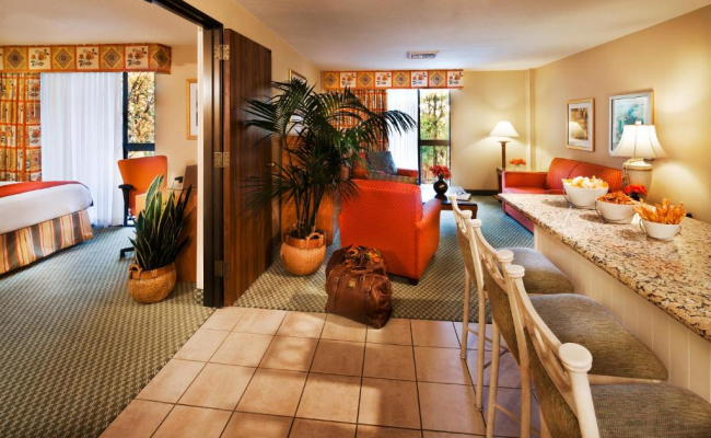 Howard Johnson by Wyndham Anaheim Hotel & Water Playground