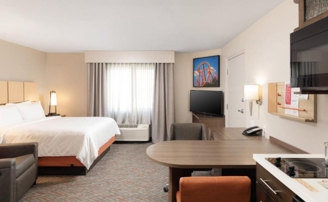 Candlewood Suites Anaheim - Resort Area, an IHG Hotel