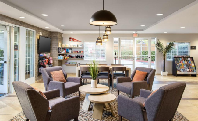 Candlewood Suites Anaheim - Resort Area, an IHG Hotel
