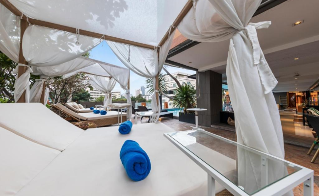 Golden Tulip Mandison Suites