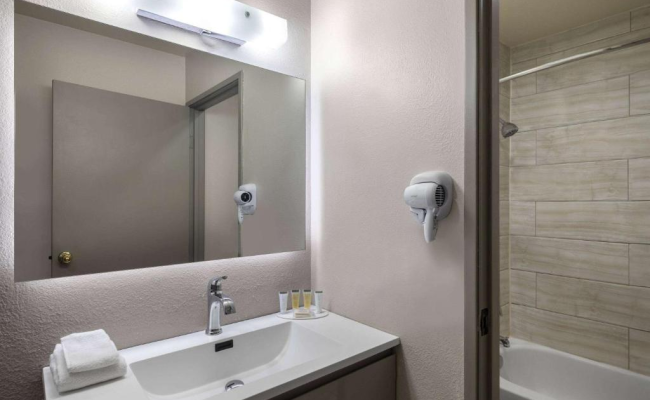 Days Inn by Wyndham Las Vegas Airport Near the Strip