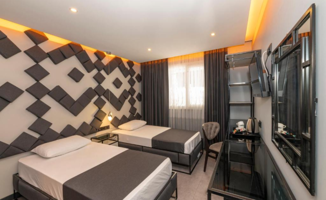 White Palace Hotel