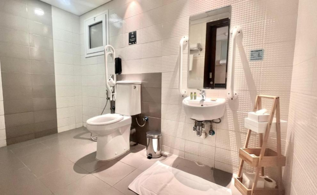 Leva Hotel and Suites, Opposite Downtown