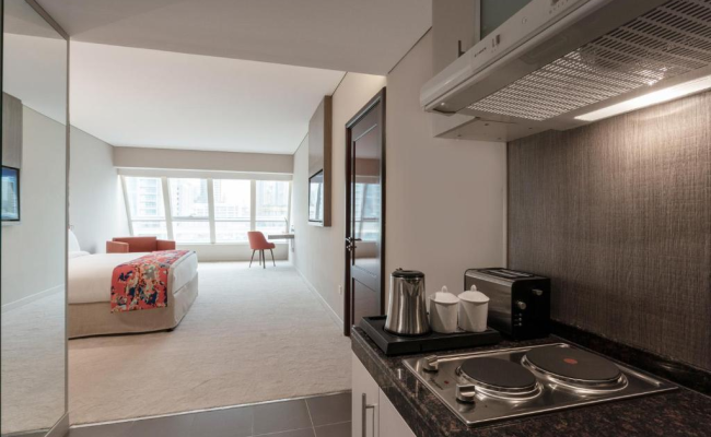 Leva Hotel and Suites, Opposite Downtown