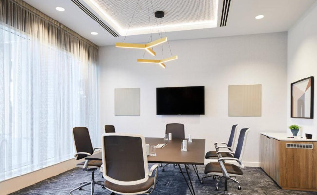 Courtyard by Marriott London City Airport