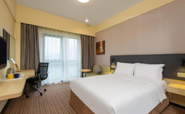 Holiday Inn Express Shanghai Putuo, an IHG Hotel