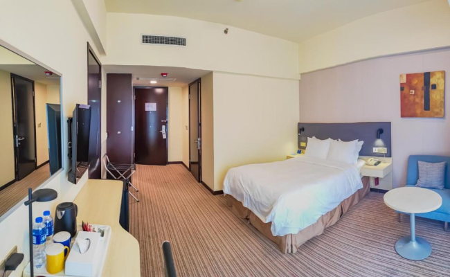 Holiday Inn Express Shanghai Putuo, an IHG Hotel