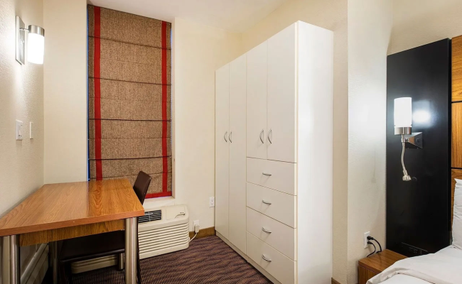 Hotel Five44