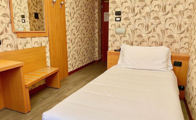 Hotel Embassy