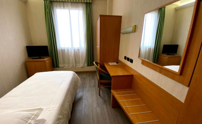 Hotel Embassy