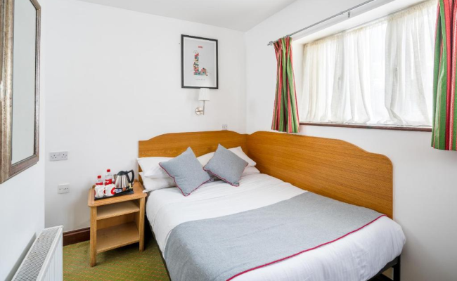 OYO Abbey Hotel, London Shepherd's Bush Market
