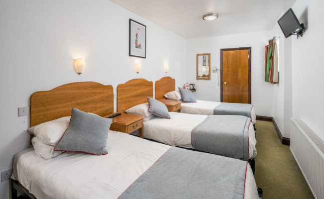 OYO Abbey Hotel, London Shepherd's Bush Market