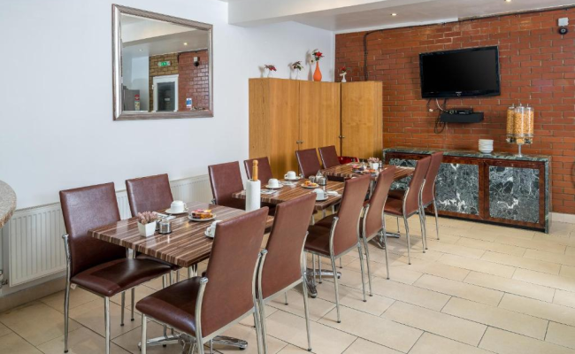 OYO Abbey Hotel, London Shepherd's Bush Market