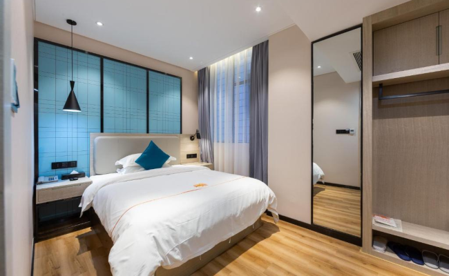 Warm Yes Hotel