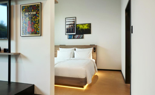 REVERB by Hard Rock Hamburg