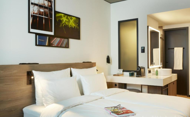 REVERB by Hard Rock Hamburg