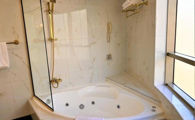 Crystal Plaza Al Majaz Hotel