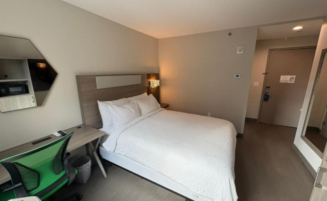 Holiday Inn Express & Suites Bronx - Zoo Area by IHG