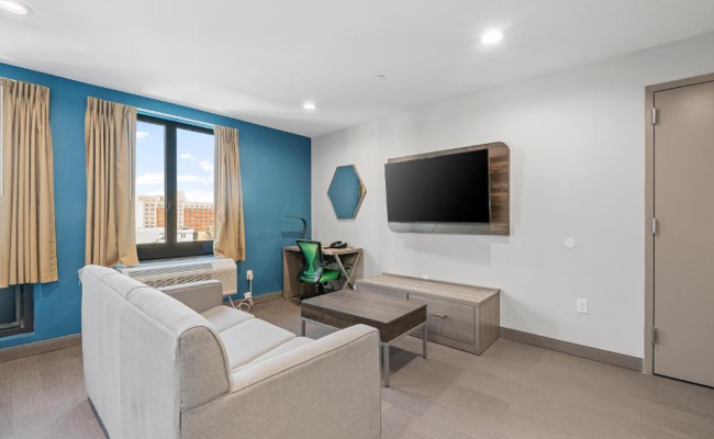 Holiday Inn Express & Suites Bronx - Zoo Area by IHG