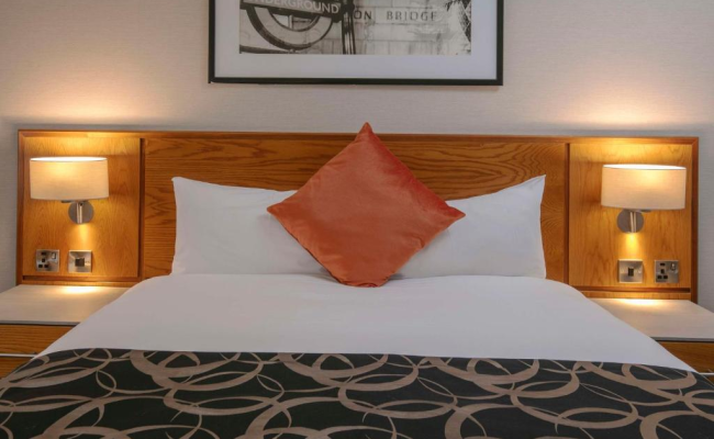 The Crown London Hotel, Cricklewood North West London, WorldHotels Distinctive