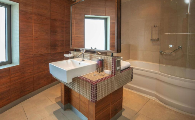 The Crown London Hotel, Cricklewood North West London, WorldHotels Distinctive