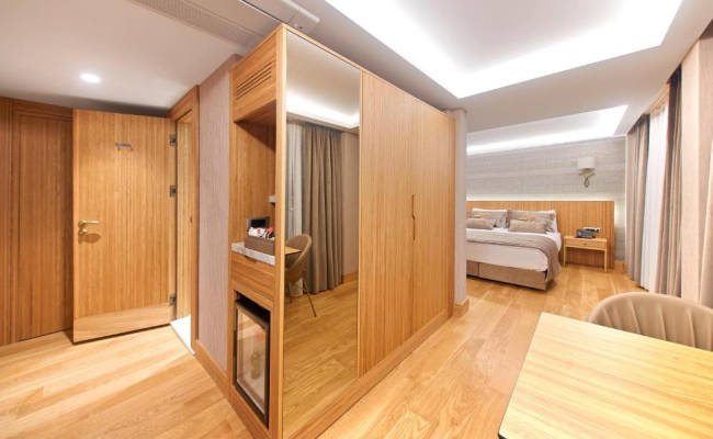 Lady Diana Hotel