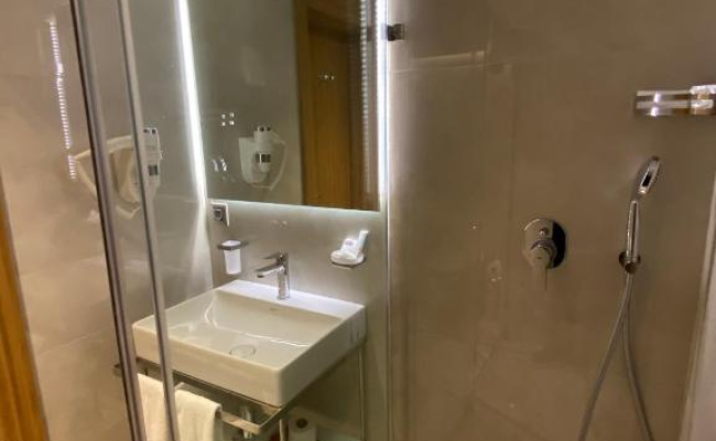 Lady Diana Hotel