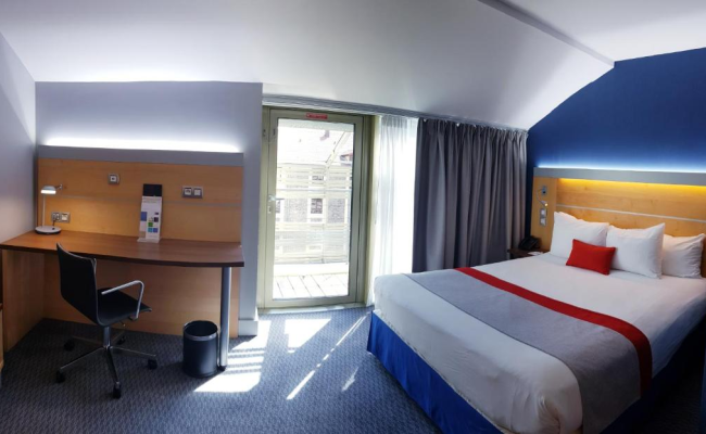 Holiday Inn Express Paris-Canal De La Villette by IHG