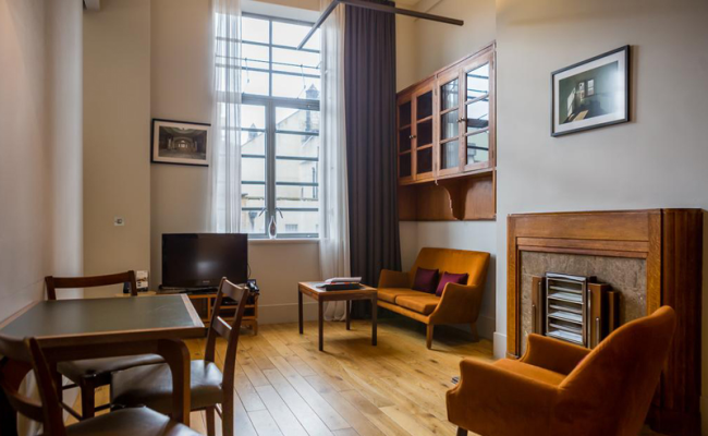 Town Hall Hotel & Apartments