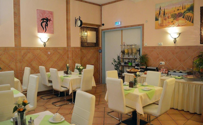 City Hotel West