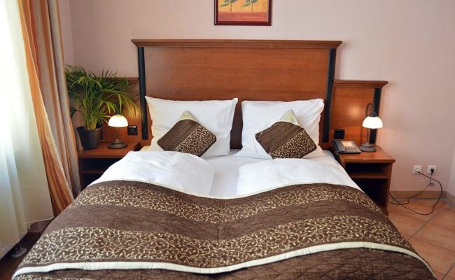 City Hotel West
