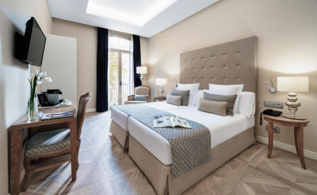 Lamaro Hotel
