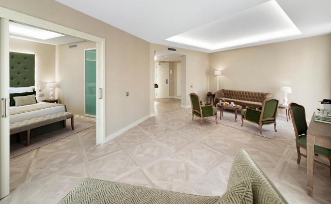 Lamaro Hotel