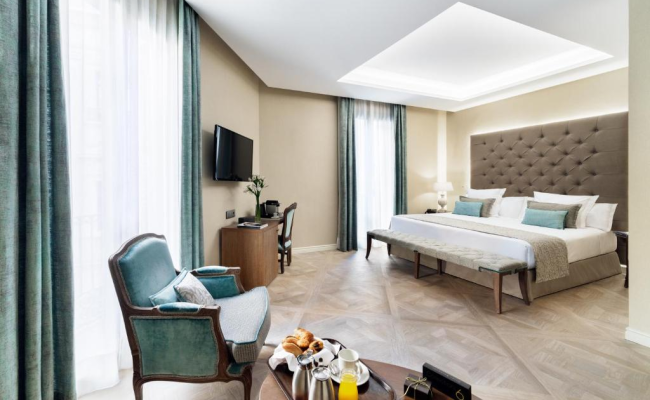 Lamaro Hotel