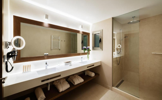 Lamaro Hotel
