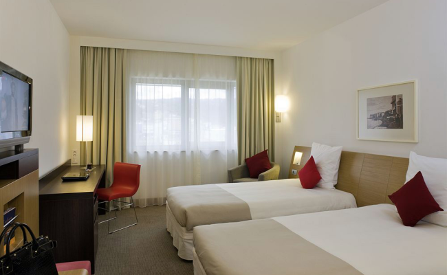 Novotel London West